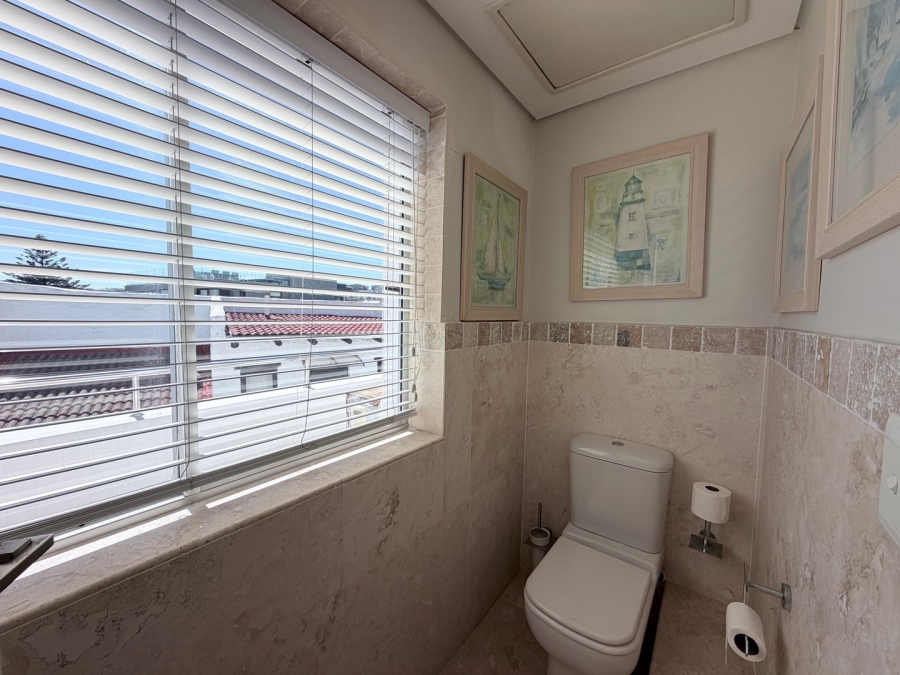 7 Bedroom Property for Sale in Bloubergstrand Western Cape